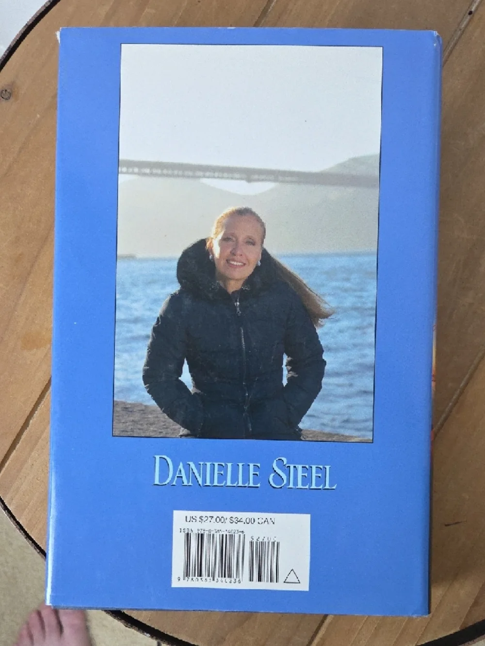 Danielle Steel Amazing Grace Hardcover Book - Blue & Red